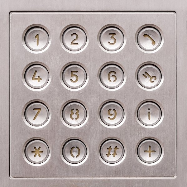 De quelle manière les musées virtuels rendent-ils l'art accessible à un public plus large ?